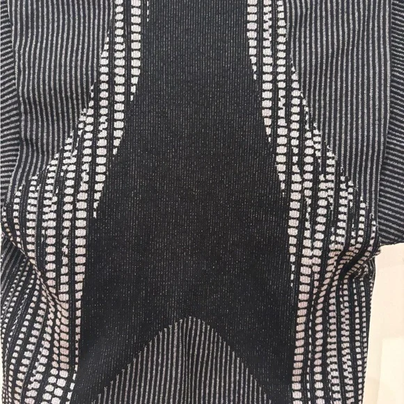 Black & Gray Urban outfitters Sealmless Crop Top - Picture 6 of 6